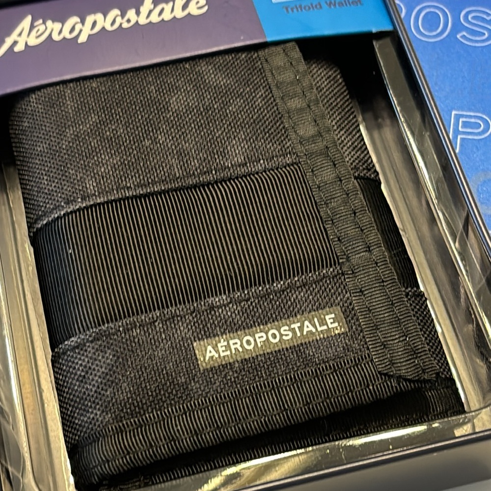 Aeropostale Black Tri-Fold Wallet - Picture 2 of 11